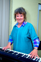 mary Humphreys, electric piano
